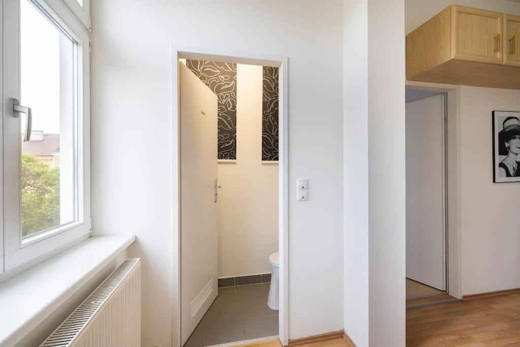 Beautiful 1 Bedroom Apartment Near Schoenbrunn Vienna Luaran gambar